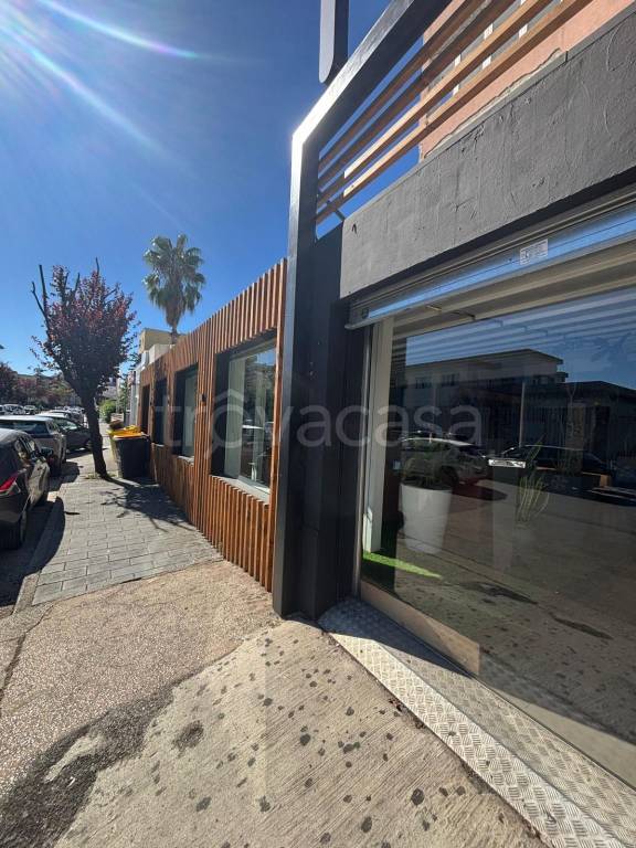 negozio in vendita ad Aversa