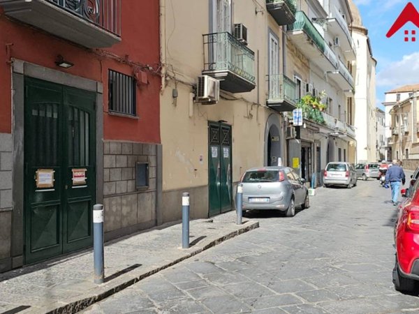 negozio in vendita ad Aversa in zona Centro Città