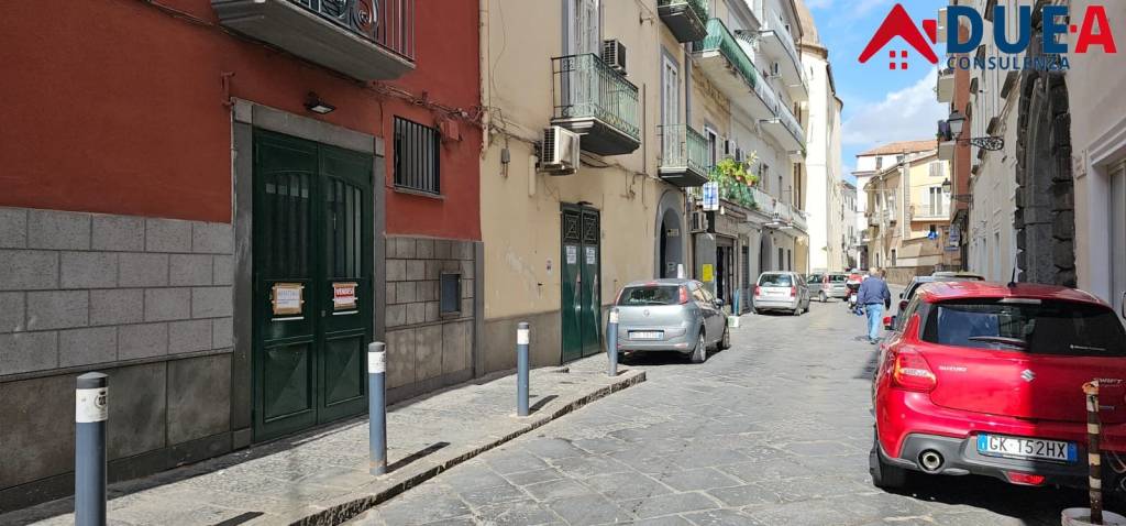 negozio in vendita ad Aversa in zona Centro Città