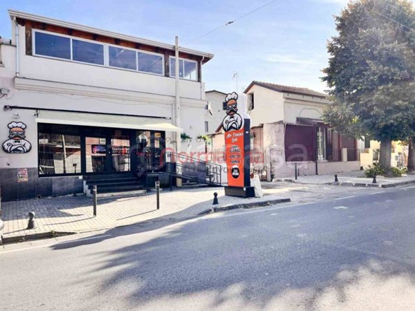 negozio in vendita ad Aversa