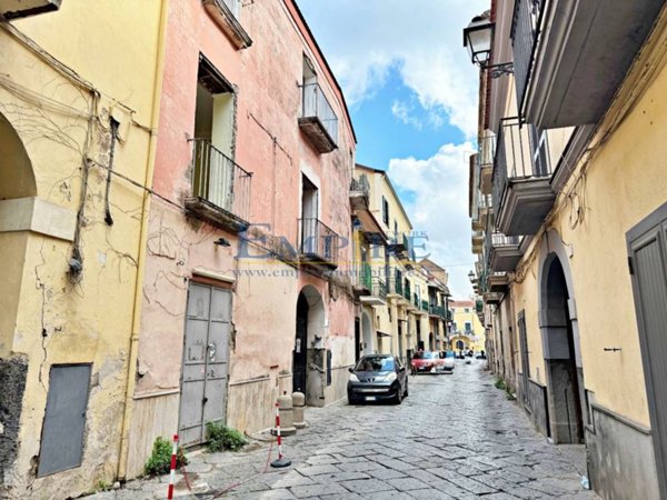 intera palazzina in vendita ad Aversa in zona Centro Città