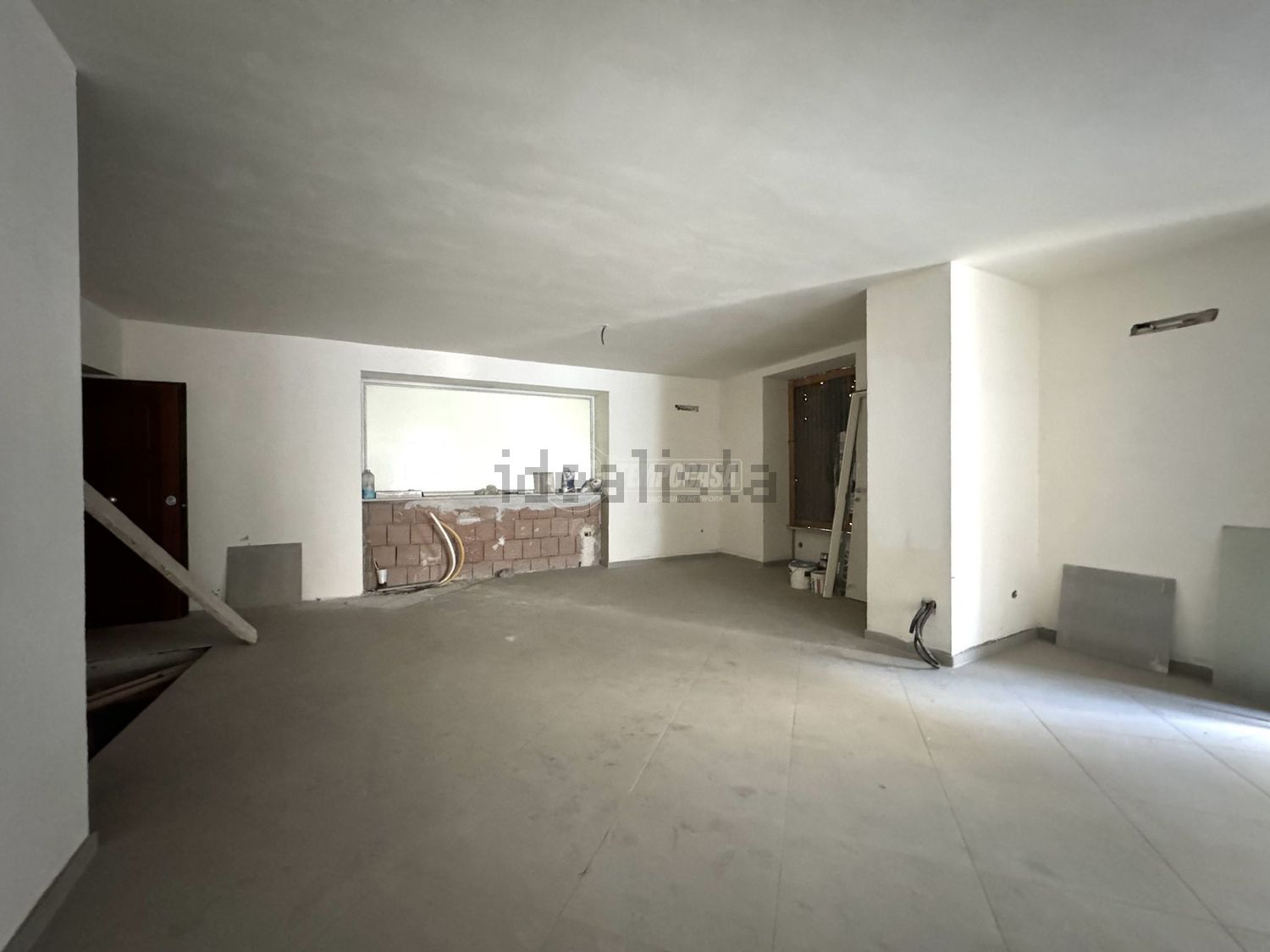 locale commerciale in vendita ad Aversa