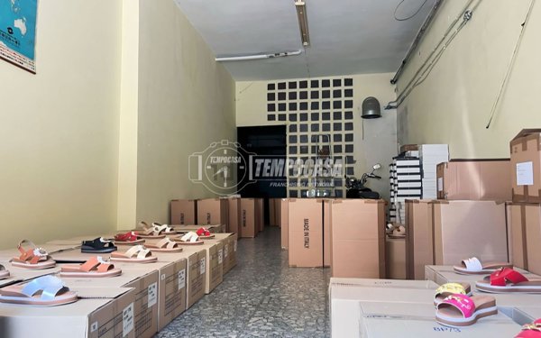 locale commerciale in vendita ad Aversa