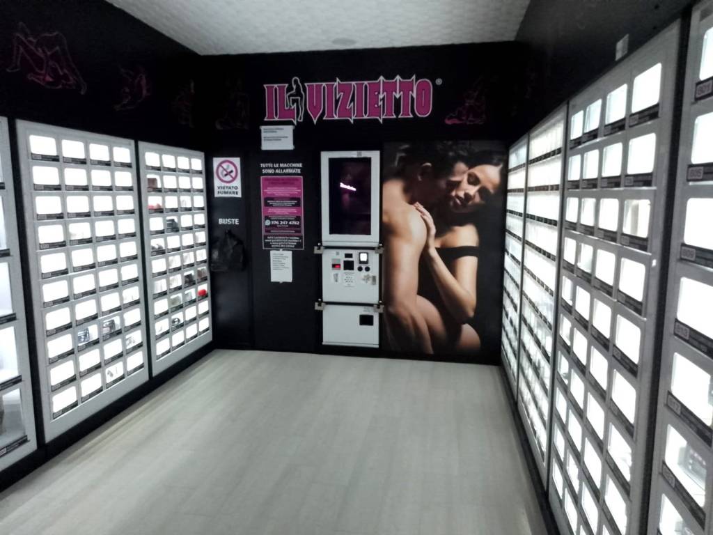 negozio in vendita ad Aversa