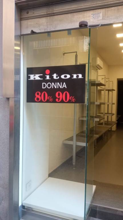 negozio in vendita ad Aversa in zona Centro Città