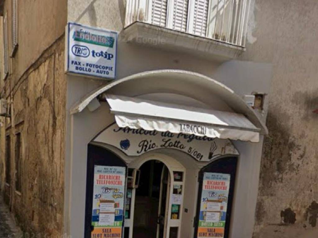 negozio in vendita ad Aversa