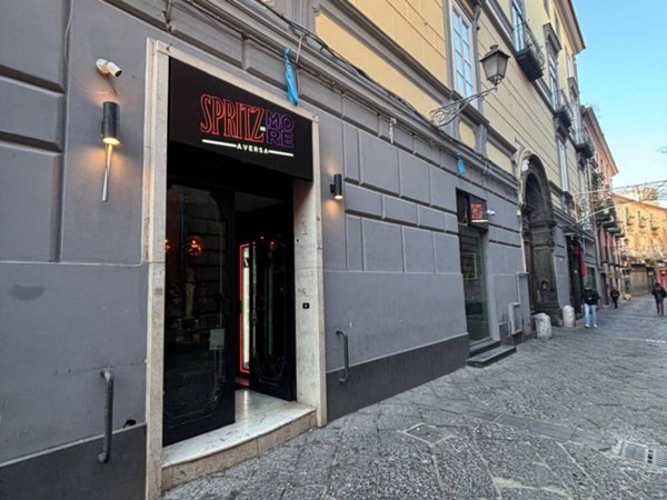 negozio in vendita ad Aversa in zona Centro Città