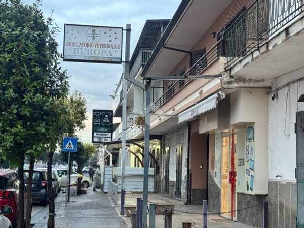 locale commerciale in vendita ad Aversa