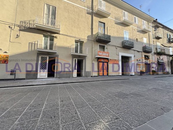 negozio in vendita ad Aversa in zona Centro Città