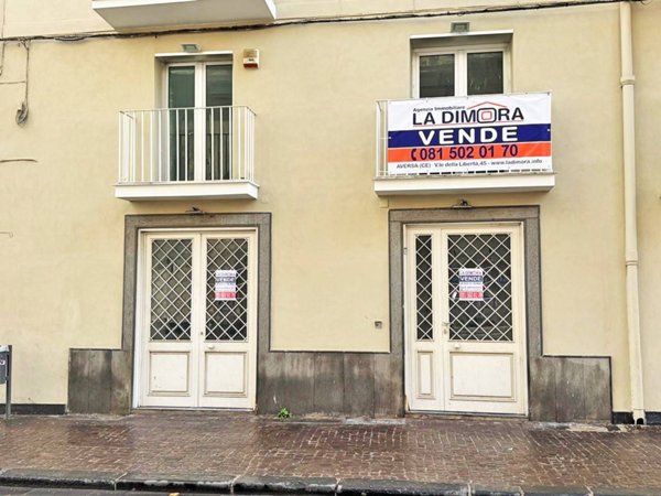 negozio in vendita ad Aversa in zona Centro Città