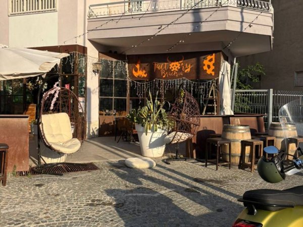 negozio in vendita ad Aversa