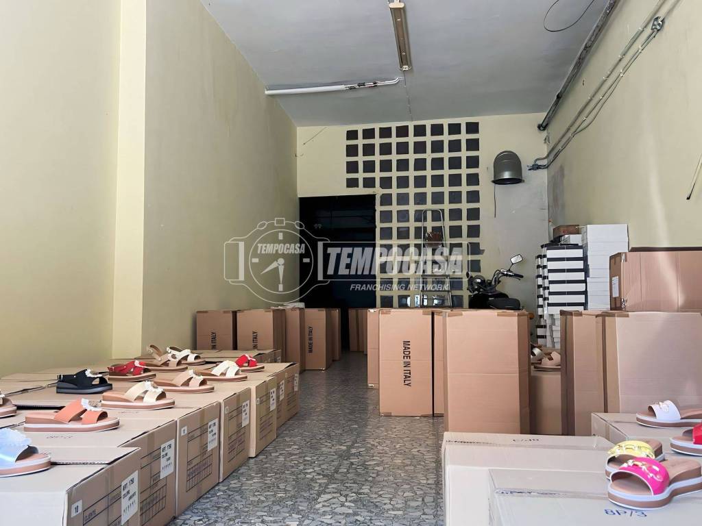 negozio in vendita ad Aversa