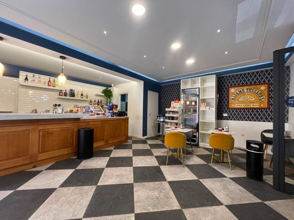 negozio in vendita ad Aversa