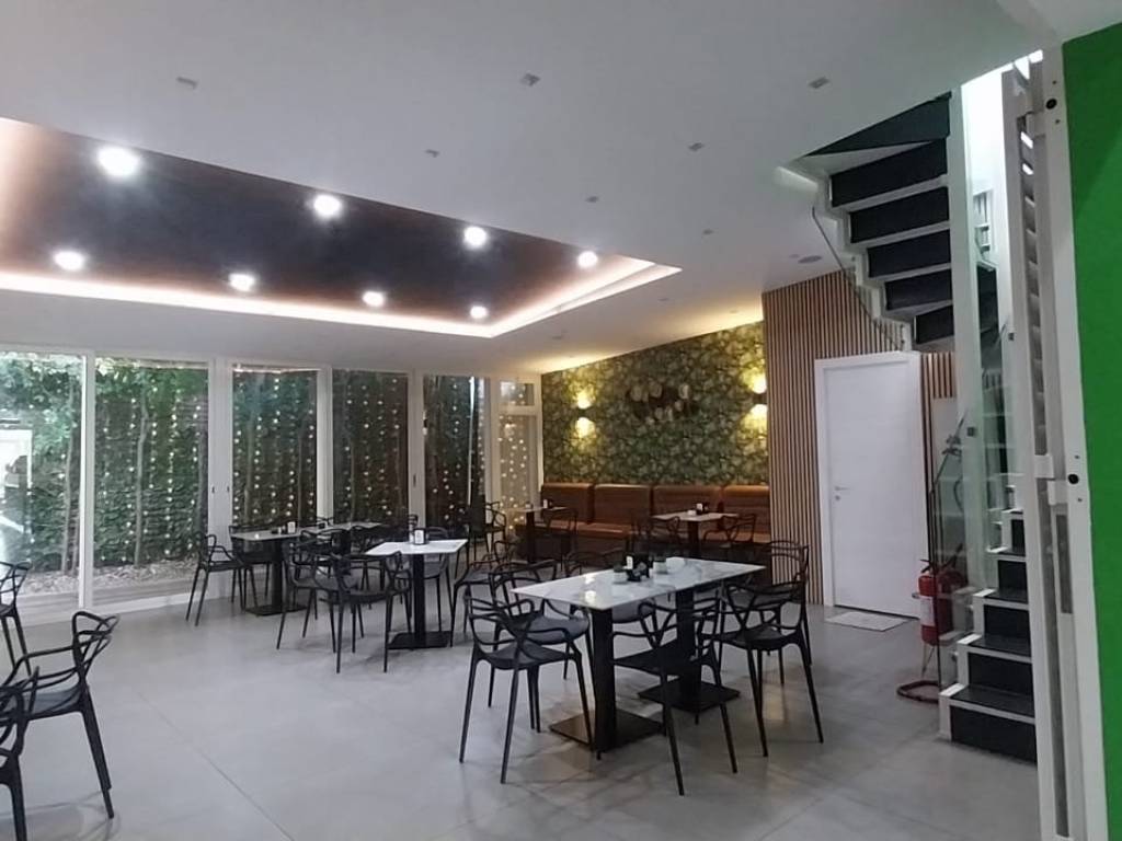 negozio in vendita ad Aversa