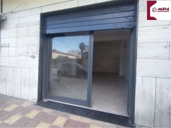 negozio in vendita ad Aversa