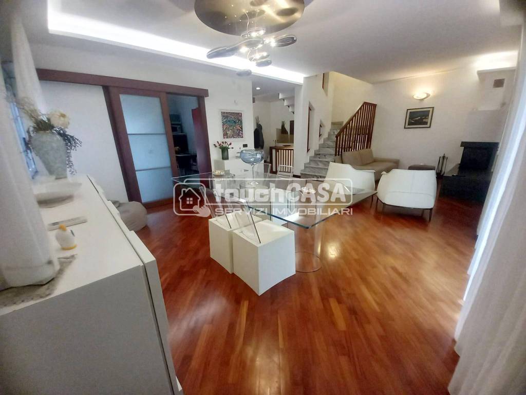 casa indipendente in vendita ad Aversa