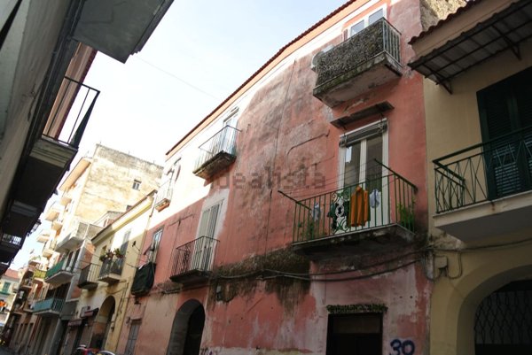 intera palazzina in vendita ad Aversa in zona Centro Città