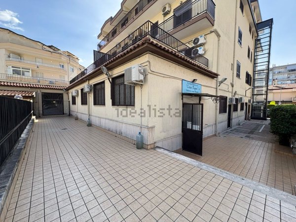 locale commerciale in vendita ad Aversa