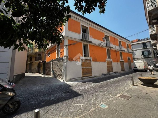 locale commerciale in vendita ad Aversa