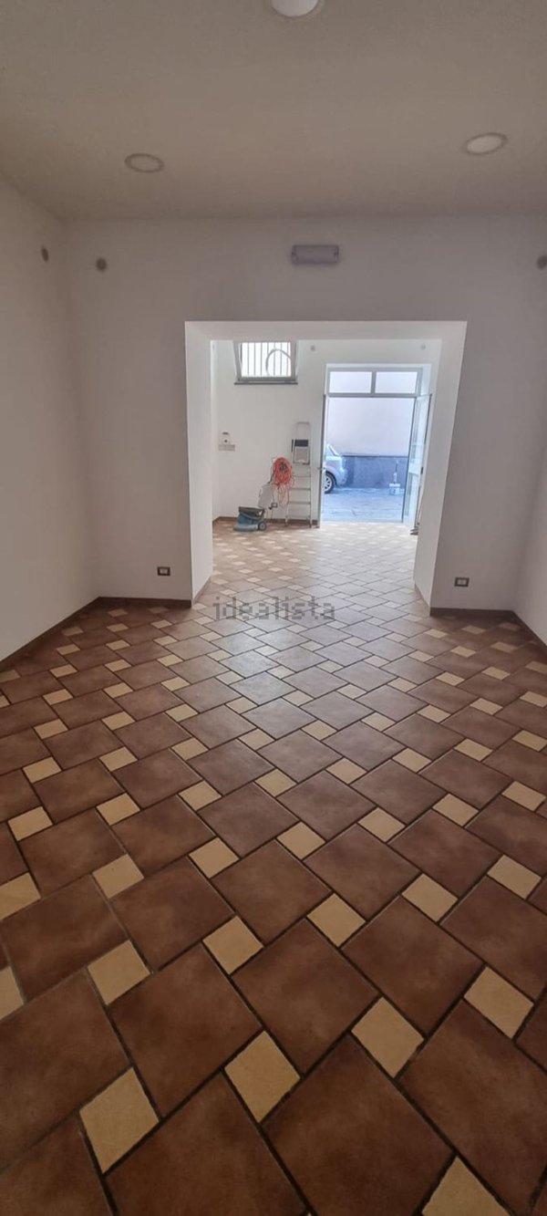 locale commerciale in vendita ad Aversa in zona Centro Città