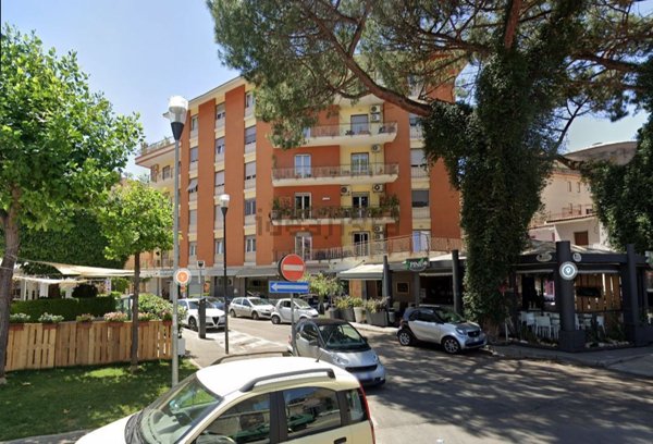 locale commerciale in vendita ad Aversa