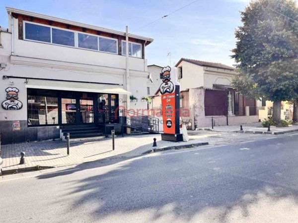 negozio in vendita ad Aversa