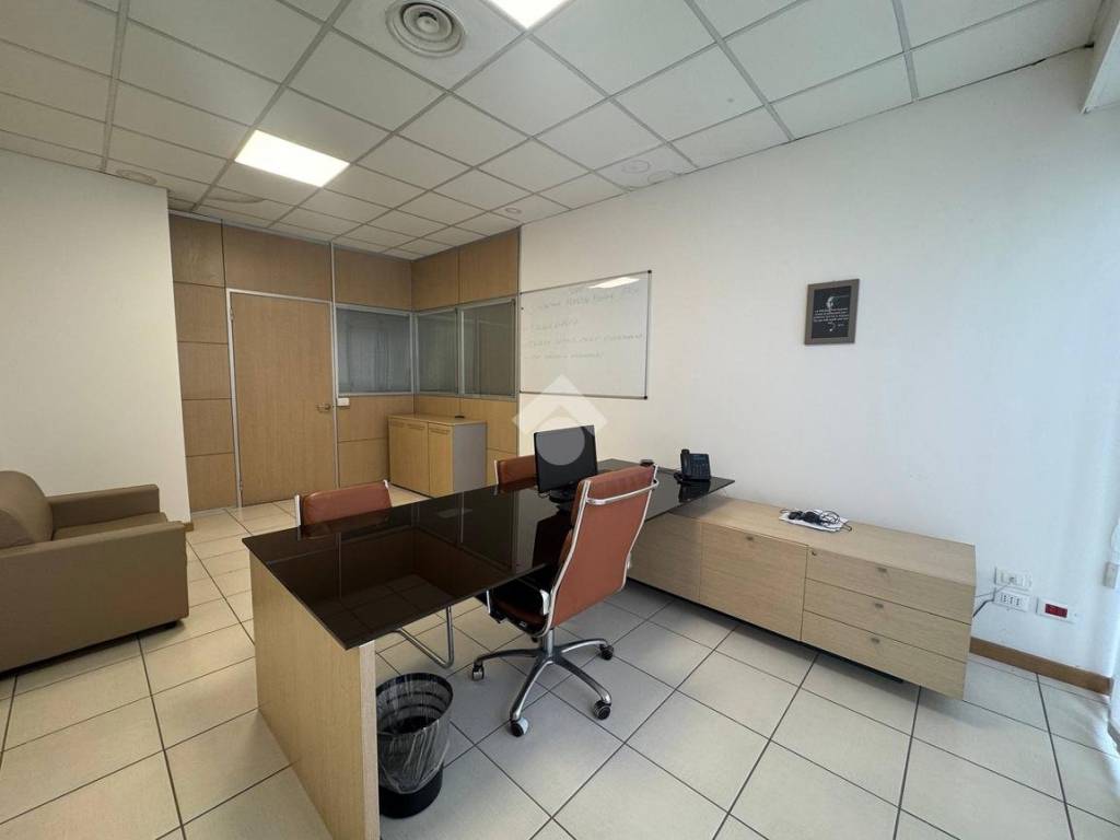 ufficio in vendita ad Aversa