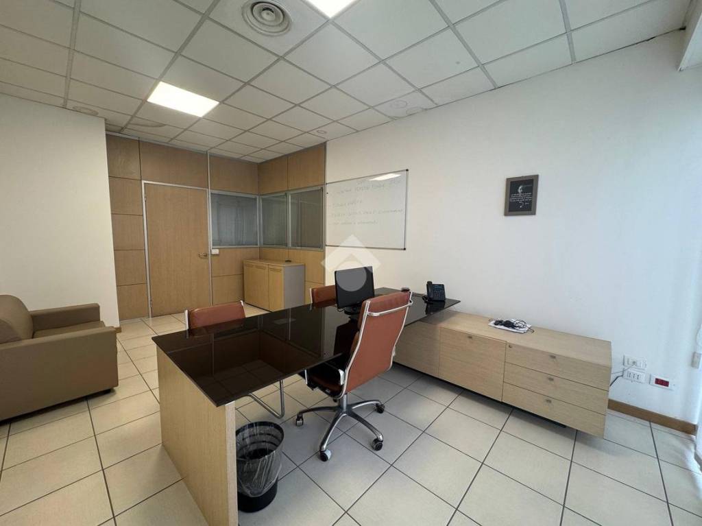 ufficio in vendita ad Aversa