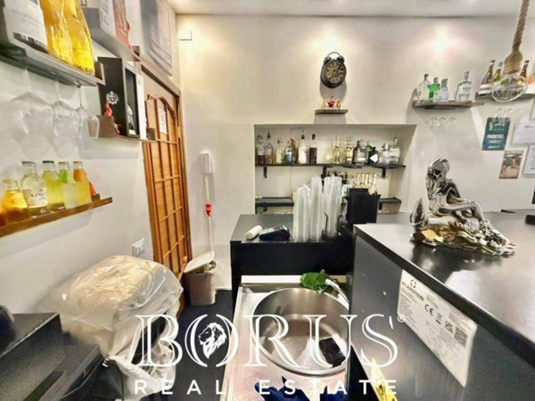 negozio in vendita ad Aversa in zona Centro Città