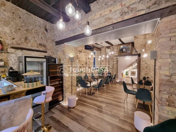 negozio in vendita ad Aversa in zona Centro Città