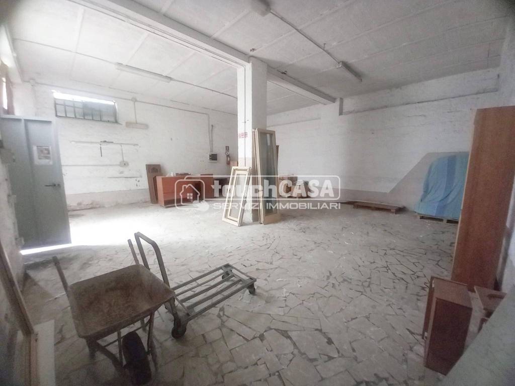 locale commerciale in vendita ad Aversa