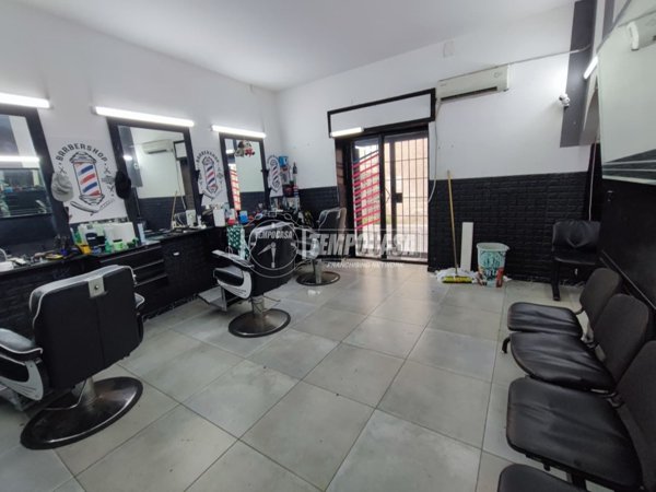 locale commerciale in vendita ad Aversa