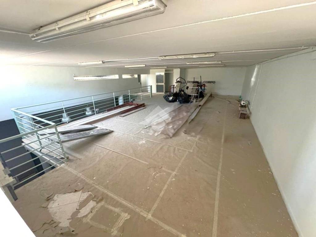 locale commerciale in vendita ad Aversa