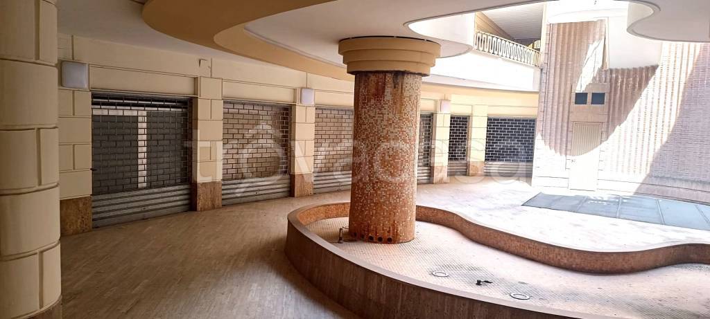 negozio in vendita ad Aversa in zona San Paolo