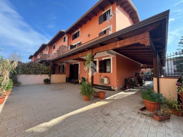 casa indipendente in vendita ad Aversa