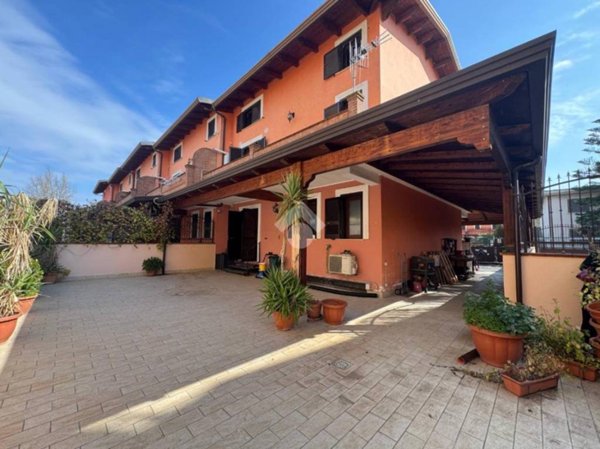 casa indipendente in vendita ad Aversa