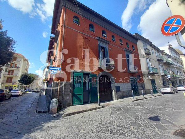 locale commerciale in vendita ad Aversa in zona Centro Città
