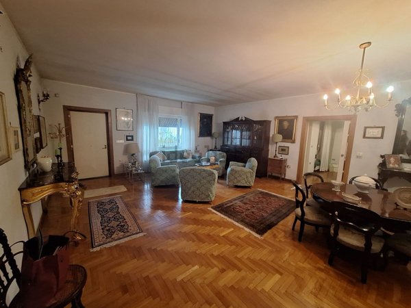 casa indipendente in vendita ad Aversa