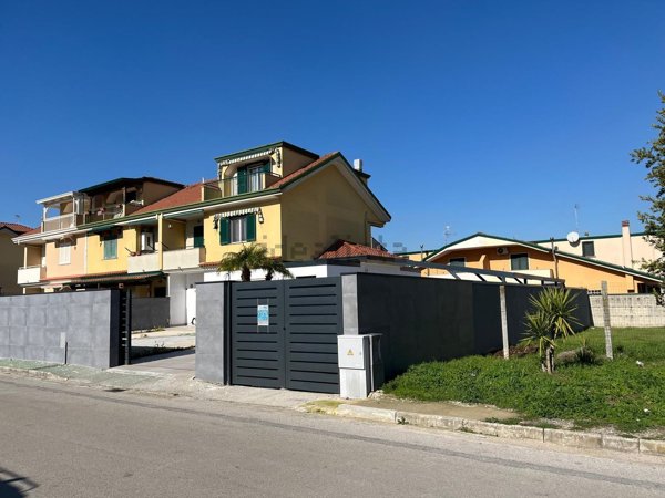 casa indipendente in vendita ad Aversa