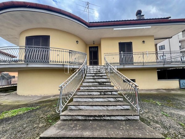 casa indipendente in vendita ad Aversa