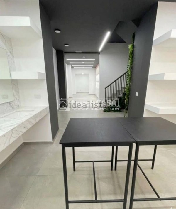 locale commerciale in vendita ad Aversa in zona Centro Città