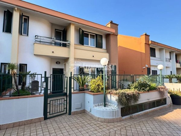 casa indipendente in vendita ad Aversa