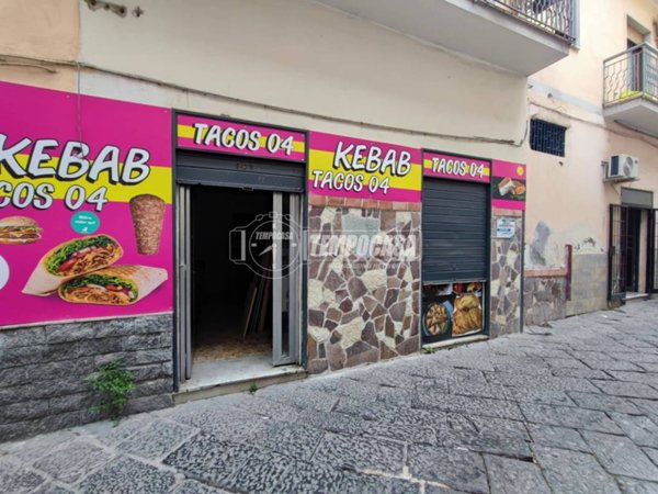 negozio in vendita ad Aversa in zona Centro Città