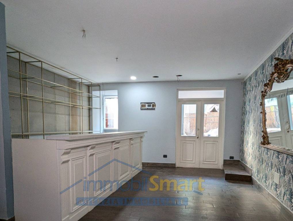 negozio in vendita ad Aversa in zona Centro Città