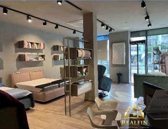 locale commerciale in vendita ad Aversa