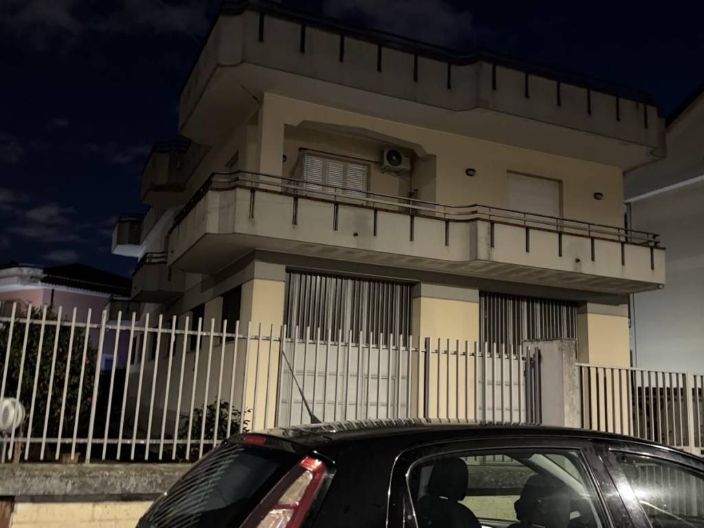 intera palazzina in vendita ad Aversa in zona Centro Città