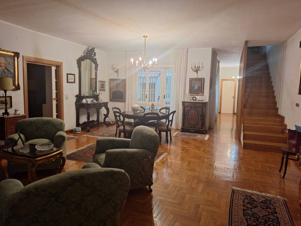 casa indipendente in vendita ad Aversa