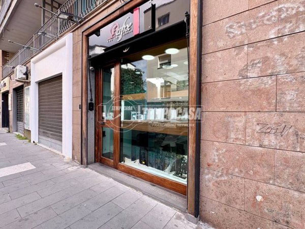 negozio in vendita ad Aversa