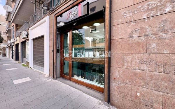 negozio in vendita ad Aversa