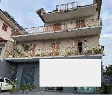 negozio in vendita ad Aversa